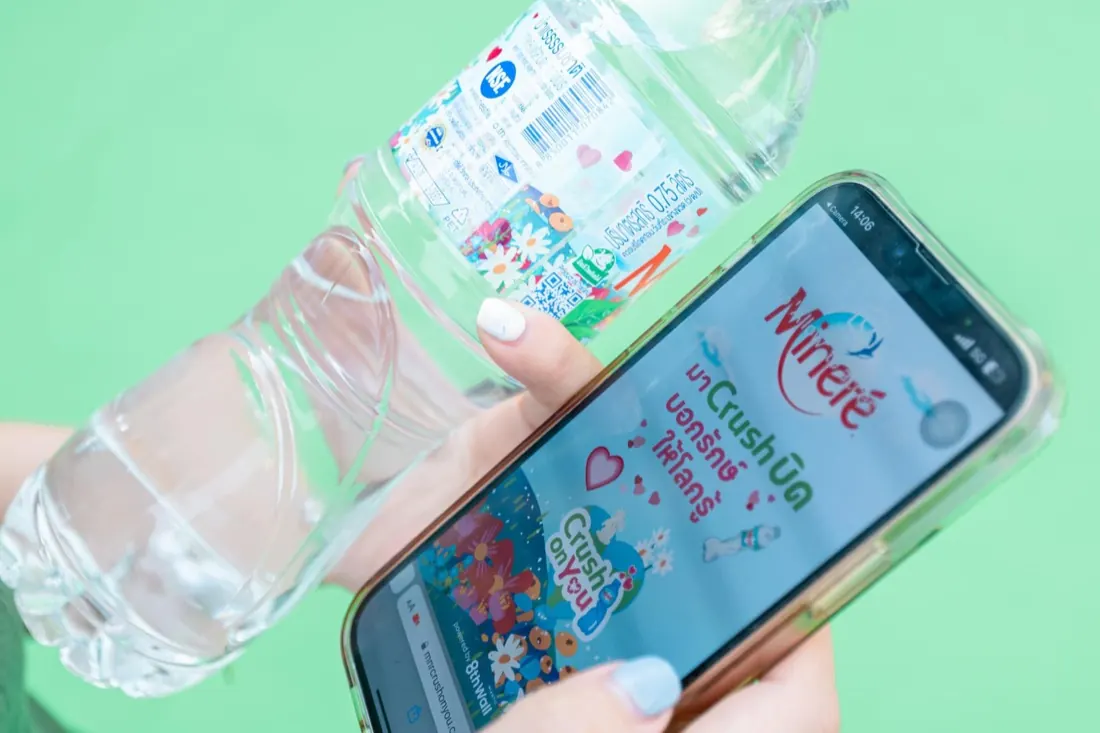 Crushed bottle and the WebAR experience, opened from the pack QR